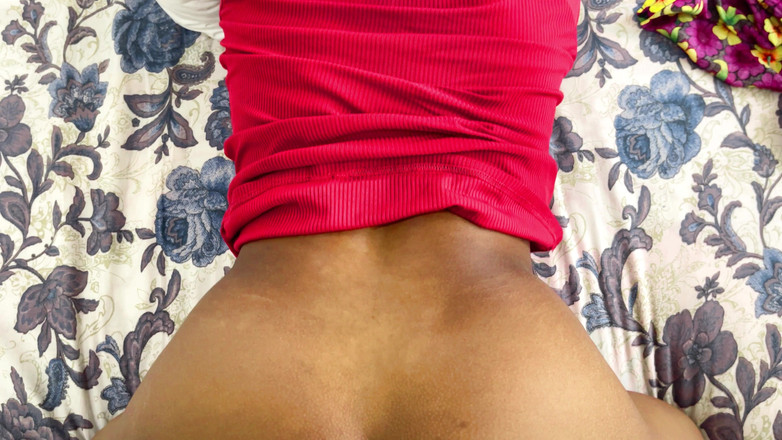 Aathiyaa: 호텔에서 바람피는 여대생