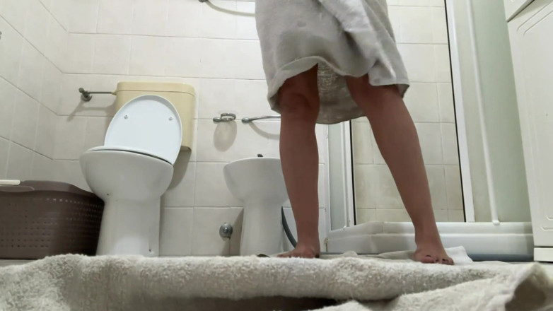 Bergami Melissa: Im badezimmer beobachtet