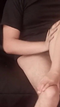 Wir haben sex auf dem sofa meiner schwäwiege
