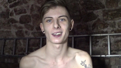 FRENCH HOLES CREAMPIED: Jerome James a umplut cu spermă un băiat rău de...