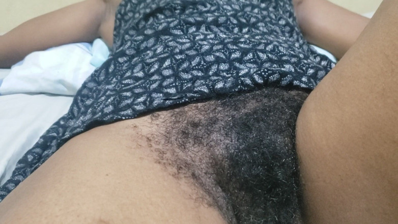 Lovemina: Coño apretado de cerca crea una fantasía nocturna seductora llena...