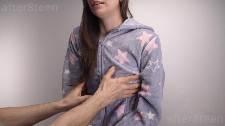 After8Teen: Un amico della Mia figliastra è venuto stasera. Cosa fare adesso?