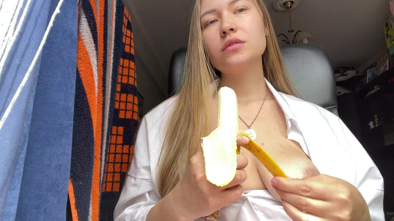 Stacy_via: 妻は恋人をからかうことに決め、バナナで動画を録画した