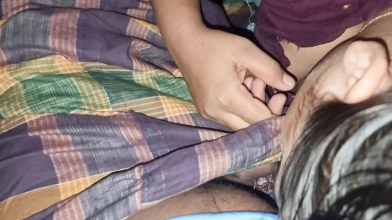 bdboygirl69: เธอเล่นควยฉันตอนเที่ยงคืนกับนมเธอ