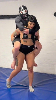 Zvedněte a nesete a Calve Zvedá s patetickým mužem