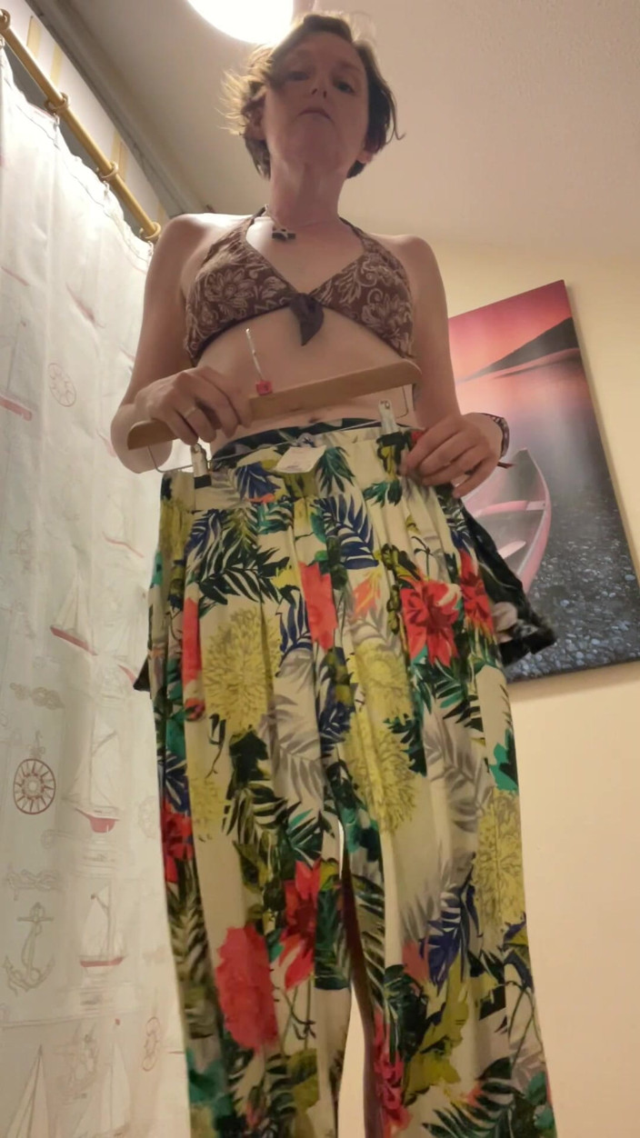 MistressWriggler: Long Legs, Short Shorts, Perfect Tits.