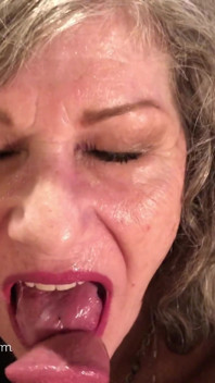 Sexy reife, heißer blowjob + schlucken beim dildoreiten! Maxxximummilf