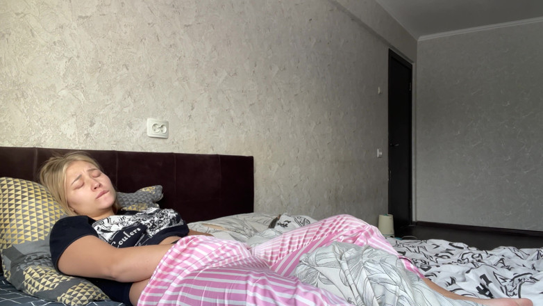Stacy_via: 내 새엄마는 집에 혼자 남겨두고 2번 사정했다