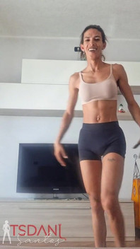 Yapacak fazla bir şeyim olmadığı için evde iyi bir egzersiz yapıyorum