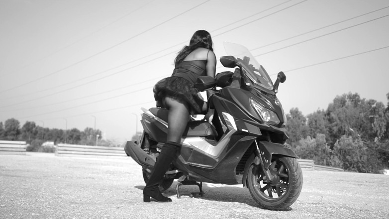 Voyager: Crossdresser Ride Show