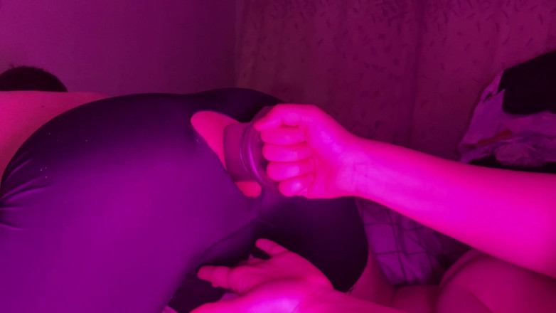 Filanta: Velké dildo šuká chlapův zadek