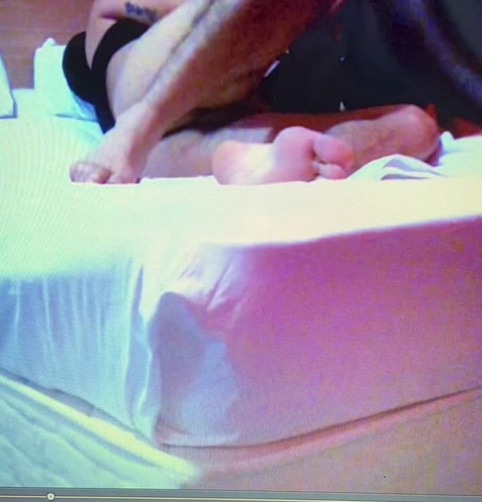 Mudur_bey35: 如果我的丈夫听到，他会操我们两个，第2部分