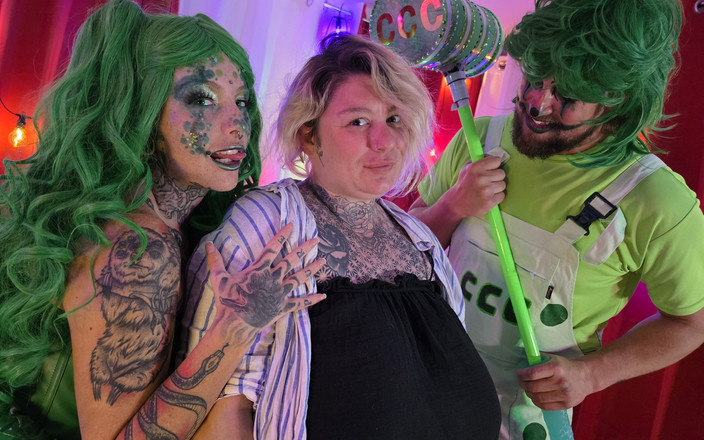 Cock Crazed Clowns: Katie Summer's yeşil yarak çılgın palyaçolarla tanışıyor