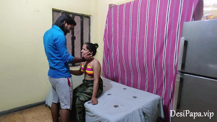 Desi Papa: Sexy vysokoškolačky lízají indickou kundičku a masturbují s robertkem, sex...