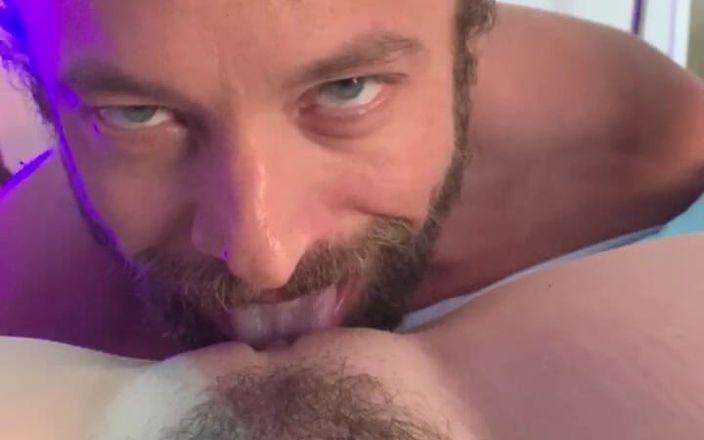 Sensual productions: ロマンチックで官能的なPOV猫を食べる