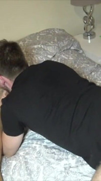 Schlampe von 2 xxl schwänze gefickt und geknallt