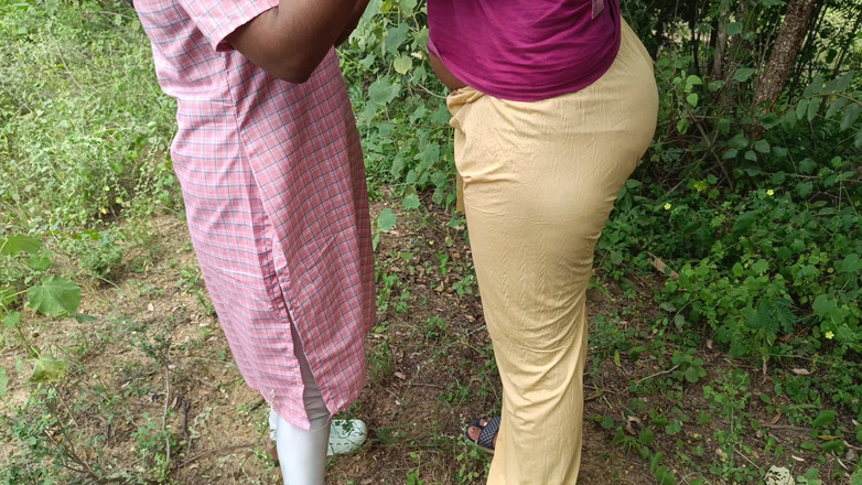 Magilmathi: Vysokoškolská uniforma studentka venku