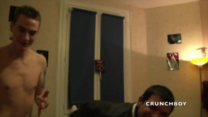 Crunch Boy: 少年被他的直男朋友惊喜地干了