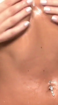 Děvka brunetka se tvrdě prstí k orgasmu Její mokrá horká velká klitoris kundička vol 11