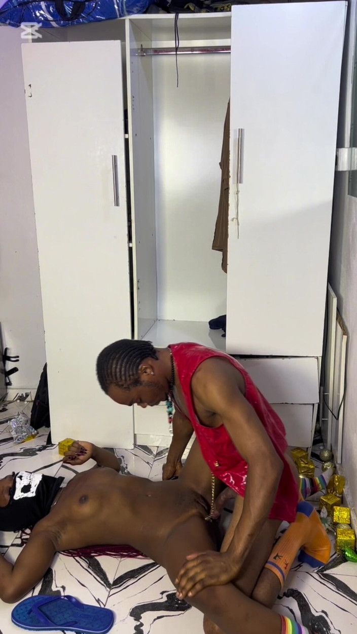 Africagirl: Ebony bbw třese jejím velkým zadkem na jeho černém ptákovi