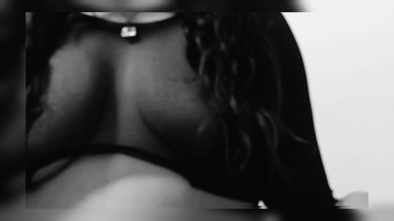 Mili069: 私の胸についてどう思いますか?