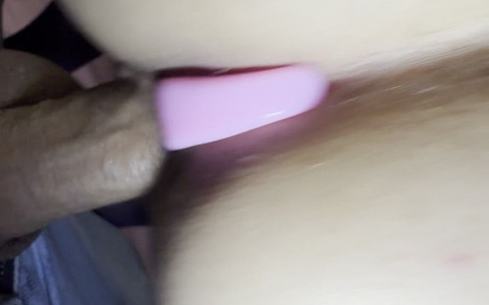 Traviesareina: あなたのチンポを私の大胆な口に入れて二穴挿入されるなんて、なんて美味しいんでしょう