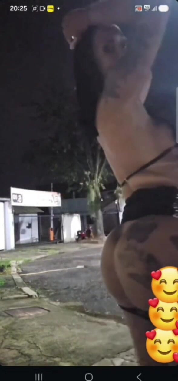 Renata Frazao: Sokakta oynuyor