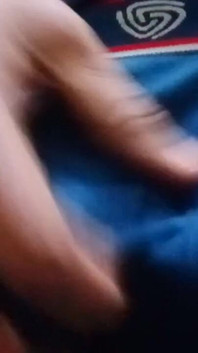 अपने हाथ से अपने आप को खुश किया