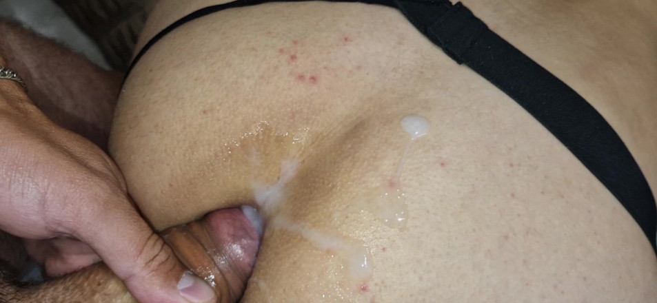 Dinar: Nalévám si semeno do zadku z intenzivního potěšení ze sexu...