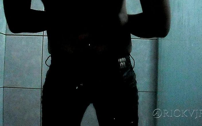 Rickvjr: Twerking di kamar mandi 'hitam di kamar mandi'