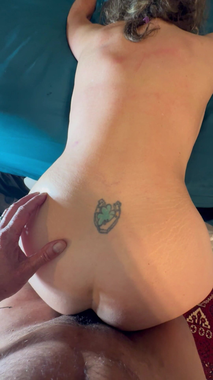 Bonewizzard69: 妻は彼女の男にそのお尻を楽しんでくださいと言います。