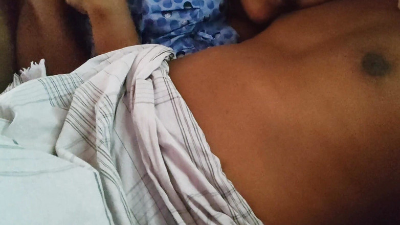 Realmallucouplevlog: Гаряча дівчина грає з членом