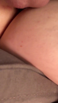 Verheiratete MILF in Einem Dreier Vor Den Augen Ihres Betrogenen Ehemanns