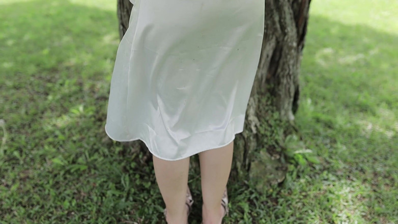 deafheaven666: Il mio primo video pubblico, masturbarsi con il mio vestito...