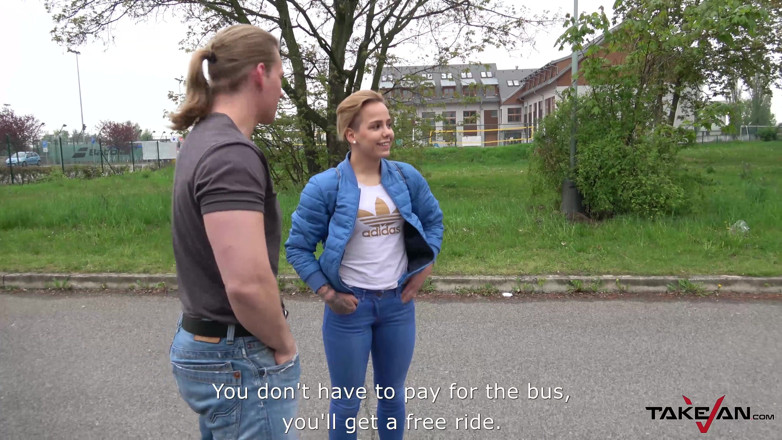 Take Van: サッカーの試合の女の子が見知らぬ人からの乗車を受け入れ、ウェンディと恋に落ちた後