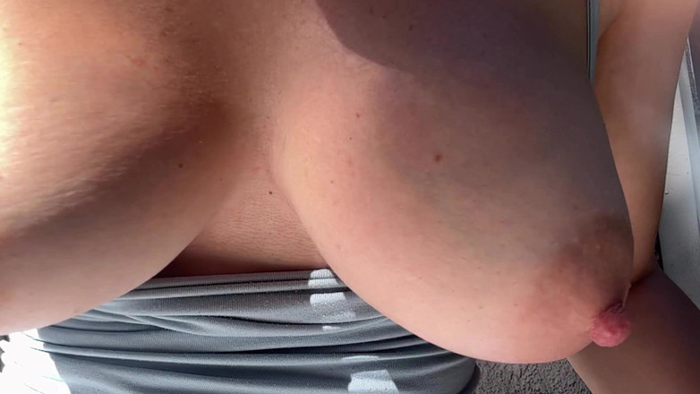 Artemisia Love: Tetona milf Artemisia Love mostrando sus grandes tetas al aire...