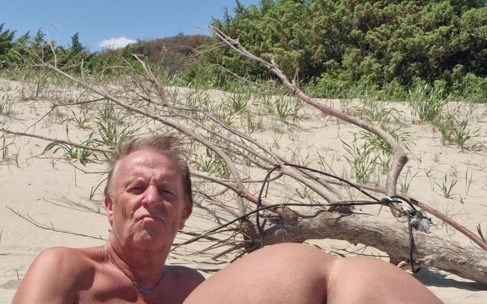 Gigi and David: Çıplaklar plajı stripchat seks gösterisi gigindave transeksüel kız arkadaş halka...