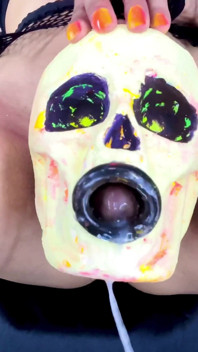 Pancutan mani parti Halloween