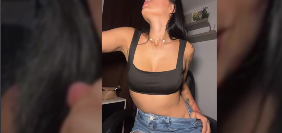 Scarlet Divona: Sex latino țâțe naturale arată pizda în direct