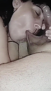 아빠의 공을 먹다가 사정할 때까지 먹어