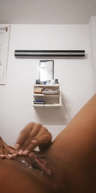 Je M’habille En Infirmière Pour Envoyer Une Vidéo À Mon Copain En Me Touchant