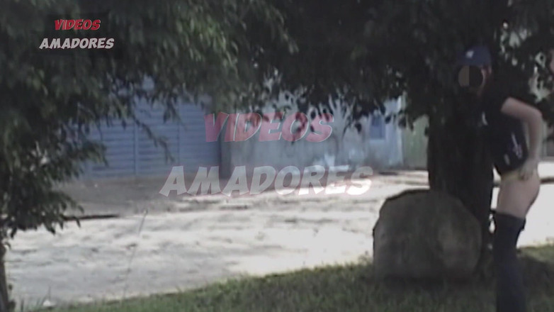 Amateurs videos: 撒尿和吸烟香烟