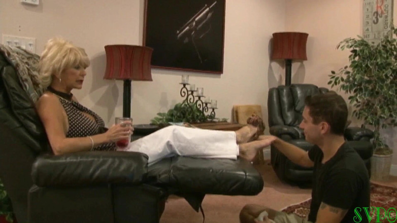 Nasty grannies: 배다른 아들 자지의 거유 GILF