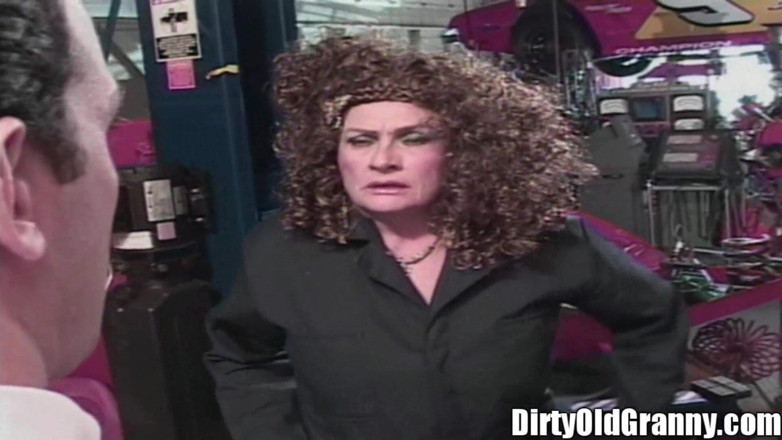Dirty Old Granny: น่ารักนมยายแก่หีขาดวิ่นโดนเย็ดยับเยินยายแก่โสเภณีอัตโนมัติ!