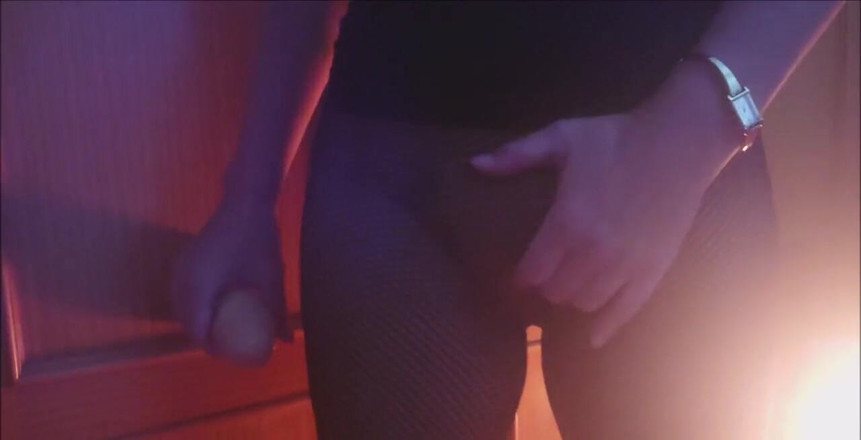 Natalie K: Purtând colanți plasă, folosind un vibrator și un vibrator, mă frec,...