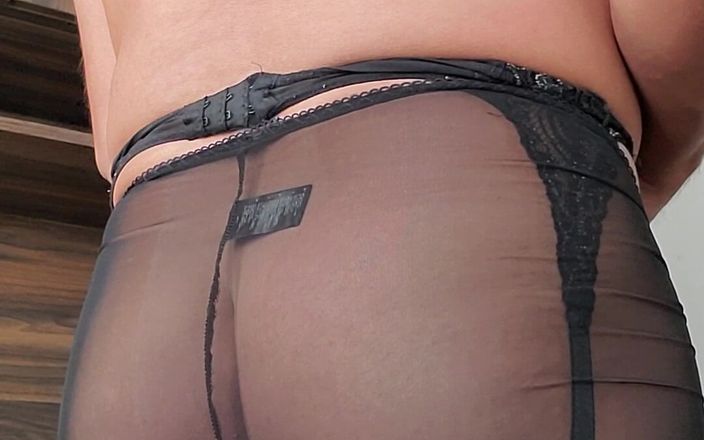 My panties: Une culotte noire Français se masturbe