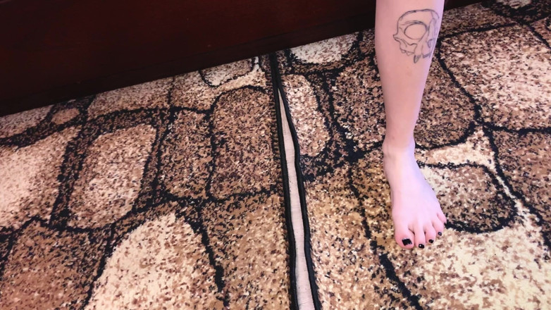Eva Deva: Oh ti piacciono i miei piedi? Poi guardali