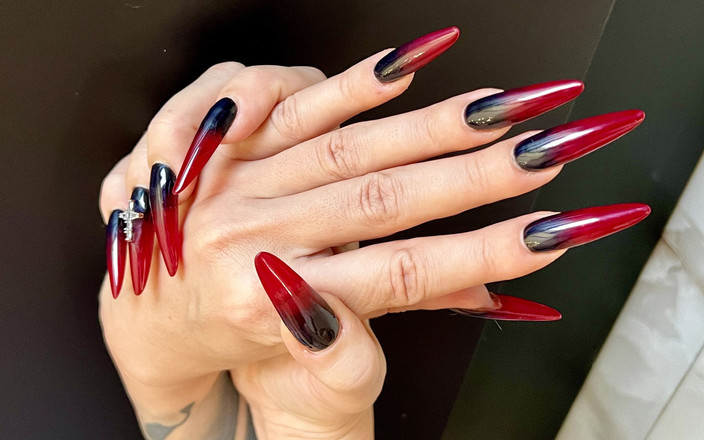 Julia domaina: Довгі нігті та дрочки руками