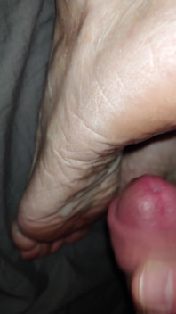 Nylonjunge Inseminates the Soles of My Old Feet
