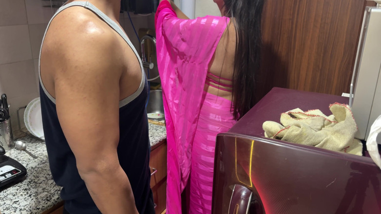 Hornycouple149: Üvey anne masaj kelimesini seks kelimesiyle karıştırdı. Üvey oğul hoş bir şekilde şaşırdı (Hintçe...